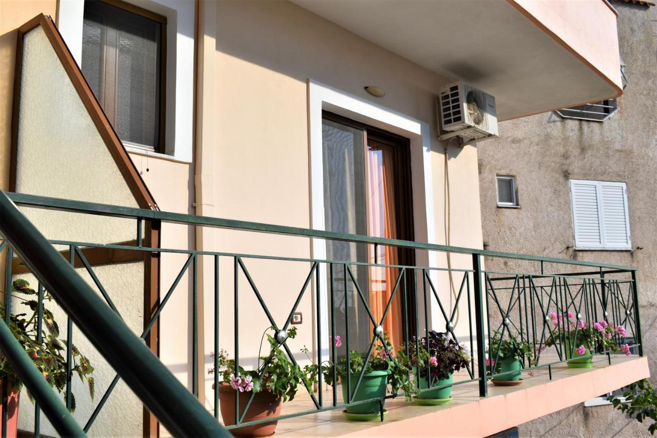 Hotel Villa Zeneli Sarandë Esterno foto